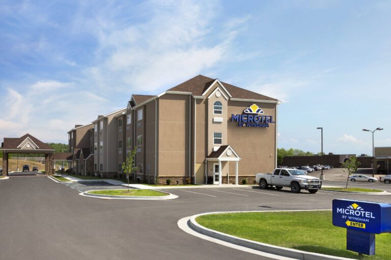 microtel inn fairmont 768x512