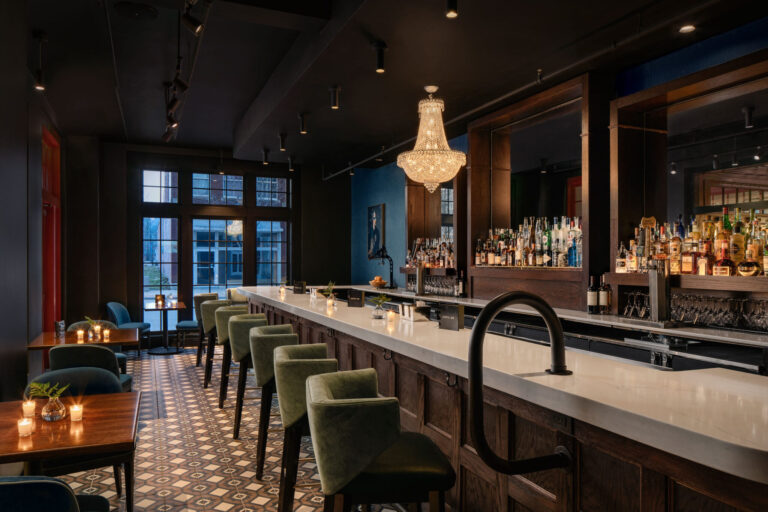 56031 restaurant bar 2 LR 2048x1366 1 768x512